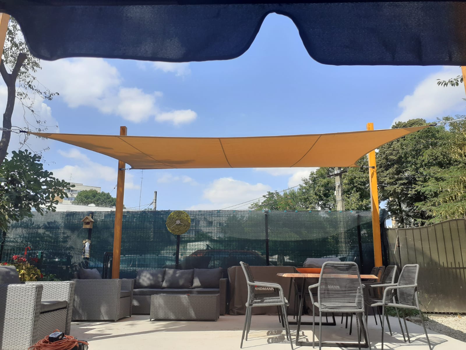 Amenajare terasa restaurant cu vela de umbrire in Sectorul 6
