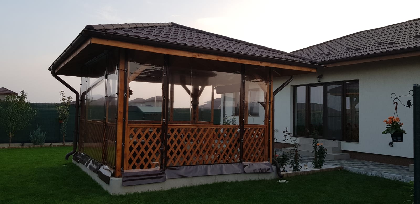 Inchidere foisor cu folie transparenta rezistenta in Tunari
