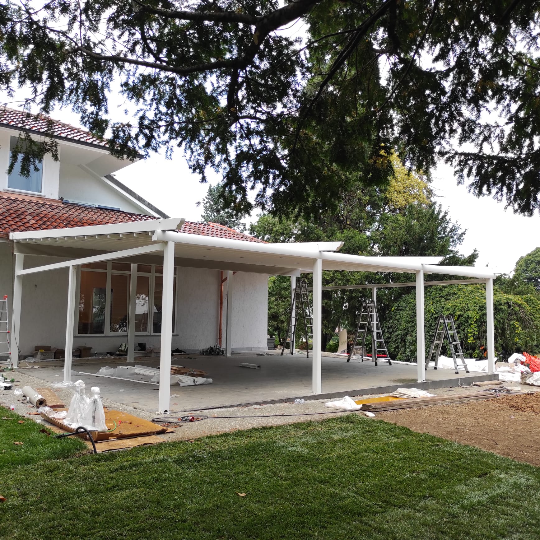 Montaj pergola retractabila moderna de 10 x 8 m in Afumati