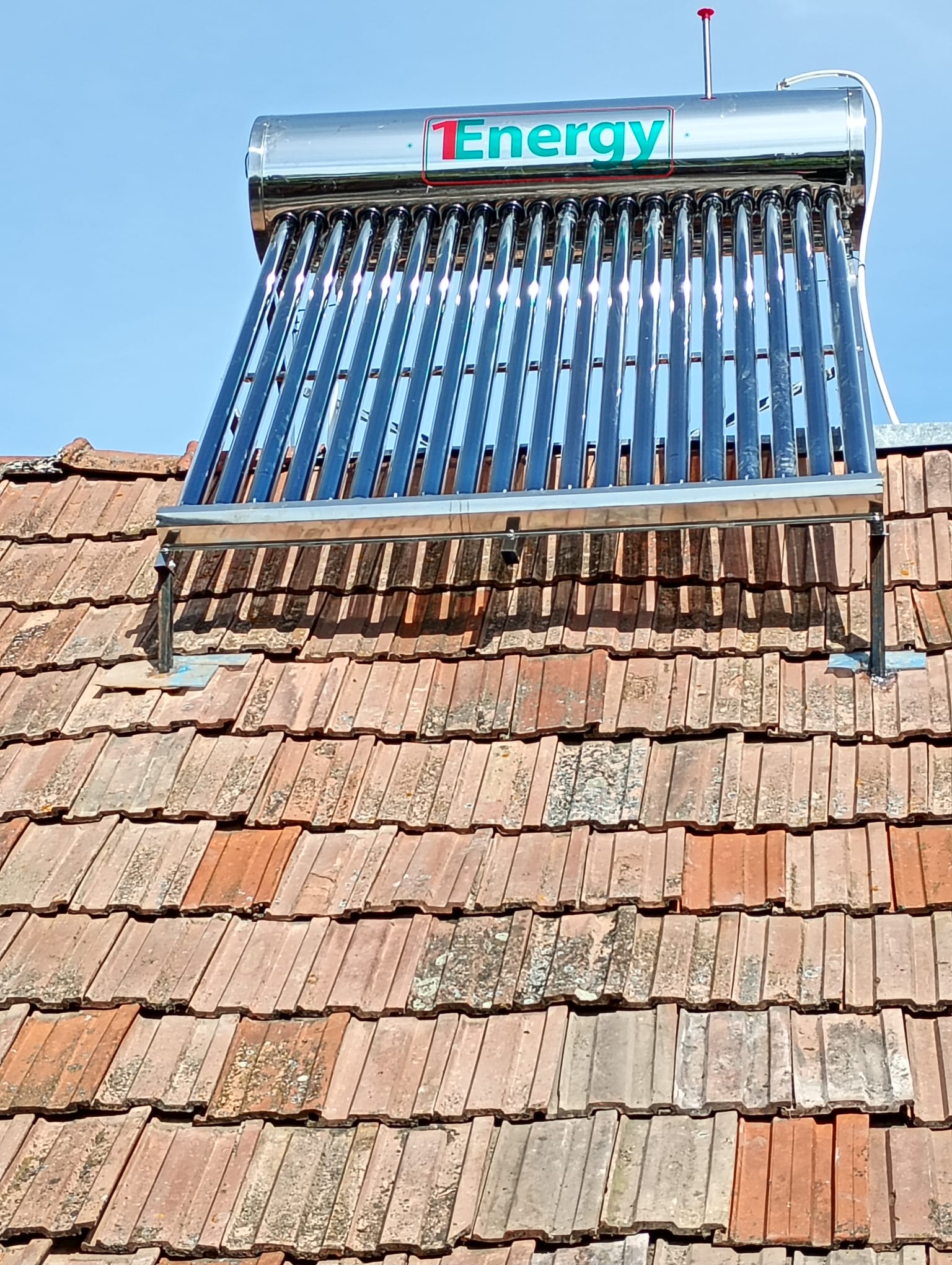 Panou Solar Apa Calda 1Energy, 200 litri, nepresurizat, cu automatizare, pompa de ridicare a presiunii apei si vana de amestec, in Husasau de Jos, Bihor