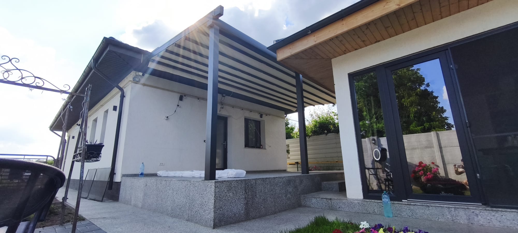 Pergola retractabila de 6.70 m lungime x 3 m deschidere, automatizata cu telecomanda, montaj realizat in Căciulați, Ilfov