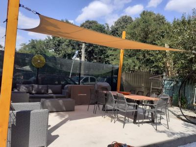 Amenajare terasa restaurant cu vela de umbrire in Sectorul 6