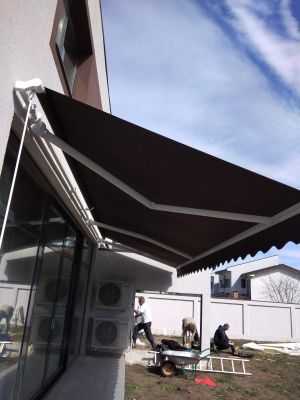 Instalare copertina retractabila pe manivela in Domnesti