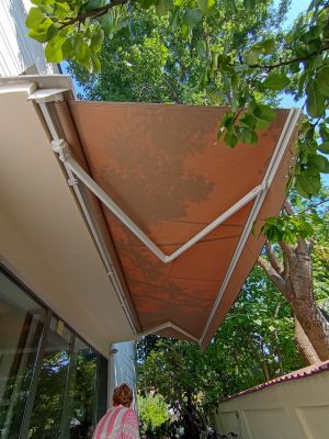 Montaj Copertina pentru protectie solara in Tunari
