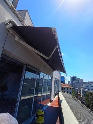 Montaj Copertina Retractabila de 6m cu 3m dechidere la etajul 6 in Bucuresti
