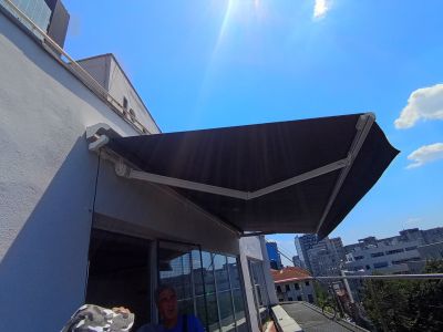 Montaj Copertina Retractabila de 6m cu 3m dechidere la etajul 6 in Bucuresti