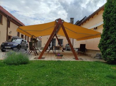 Montaj doua Copertine retractabile pe o structura metalica, tip umbrar, in Brasov