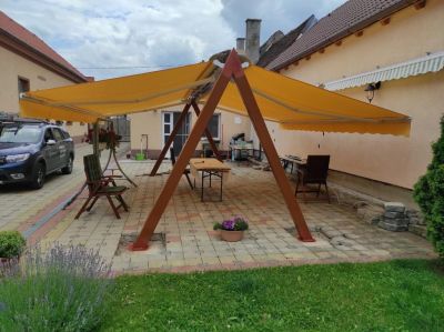 Montaj doua Copertine retractabile pe o structura metalica, tip umbrar, in Brasov