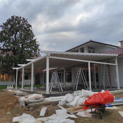 Montaj pergola retractabila moderna de 10 x 8 m in Afumati