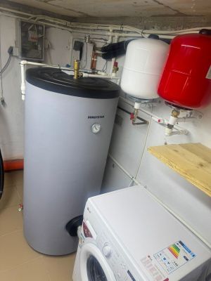 Panou Solar 4 Anotimpuri 1ENERGY, 40 tuburi, boiler 300 litri, montaj comuna Cabana Karstic Chalets, sat Matisesti, jud Alba