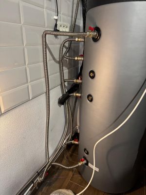 Panou solar 4 anotimpuri, 1Energy, cu boiler 200 litri, 2 colectoare de cate 15 tuburi fiecare, montaj Pitesti, jud Arges