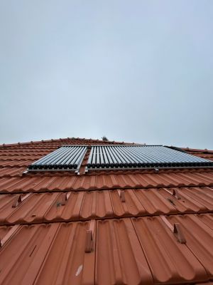 Panou solar apa calda 4 anotimpuri, 1ENERGY, boiler 300 litri, colector solar 40 tuburi, montaj Chiselet, jud Calarasi
