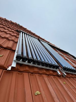 Panou solar apa calda 4 anotimpuri, 1ENERGY, boiler 300 litri, colector solar 40 tuburi, montaj Chiselet, jud Calarasi