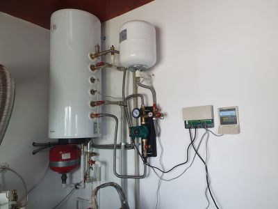 Panou Solar Apa Calda 4 Anotimpuri 1ENERGY, colector solar de 15 tuburi, boiler de 150 litri, montaj comuna Nana, jud Calarasi