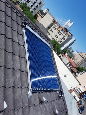 Panou Solar Apa Calda 4 Anotimpuri 1ENERGY, colector solar de 20 tuburi, boiler de 200 litri, montaj Sector 6 Bucuresti