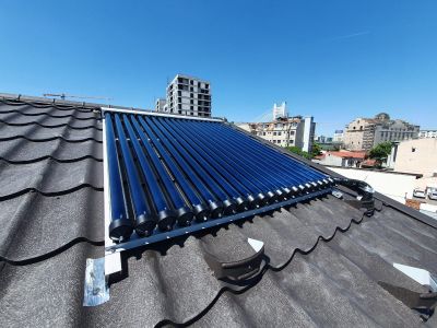 Panou Solar Apa Calda 4 Anotimpuri 1ENERGY, colector solar de 20 tuburi, boiler de 200 litri, montaj Sector 6 Bucuresti