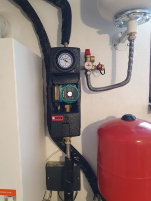 Panou Solar Apa Calda 4 Anotimpuri 1ENERGY, colector solar de 20 tuburi, boiler de 200 litri, montaj Sector 6 Bucuresti