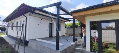 Pergola retractabila de 6.70 m lungime x 3 m deschidere, automatizata cu telecomanda, montaj realizat in Căciulați, Ilfov