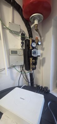 Sistem solar apa calda 4 anotimpuri cu boiler 200 litrii si 2 colectoare cu 20 tuburi fiecare, in Borcea, Calarasi