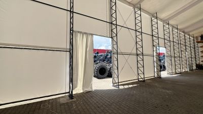 Structura metalica de 10,5 m latime x 50 m lungime x 7,5 inaltime acoperita cu prelata de 650 gr/m2 alba IGNIFUG, Targu Secuiesc, Covasna