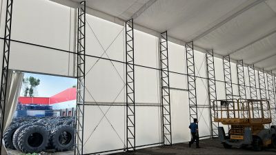 Structura metalica de 10,5 m latime x 50 m lungime x 7,5 inaltime acoperita cu prelata de 650 gr/m2 alba IGNIFUG, Targu Secuiesc, Covasna