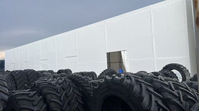 Structura metalica de 10,5 m latime x 50 m lungime x 7,5 inaltime acoperita cu prelata de 650 gr/m2 alba IGNIFUG, Targu Secuiesc, Covasna